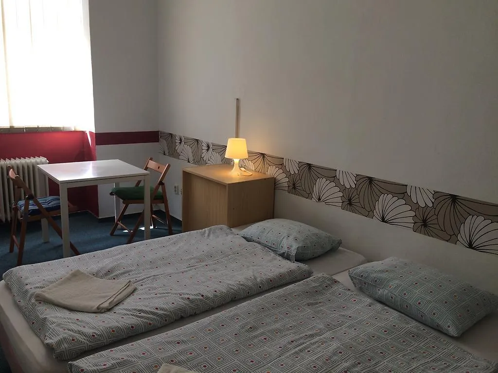 Charles Square Hostel Praha 3*,