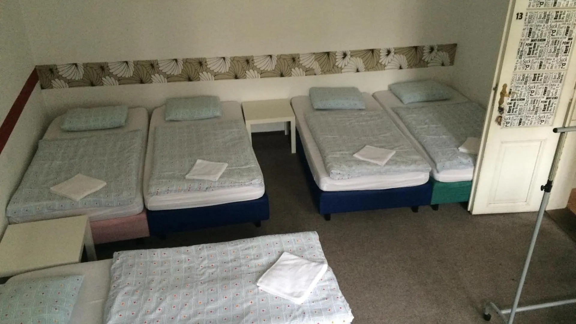 Charles Square Hostel Praha 3*,